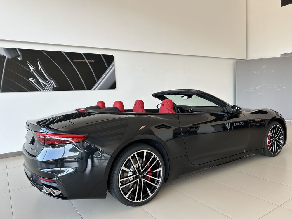 Maserati Grancabrio nuova a Ancona (2)