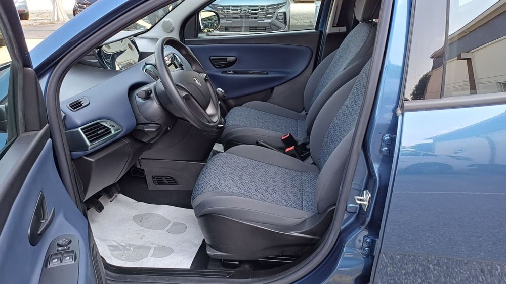Lancia Ypsilon usata a Padova (10)