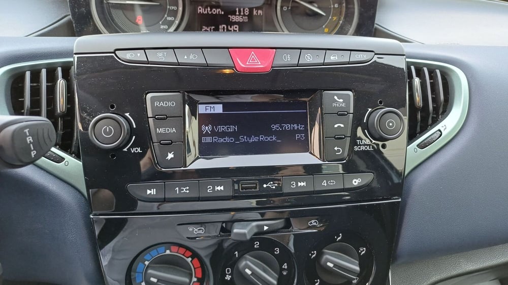 Lancia Ypsilon usata a Padova (13)