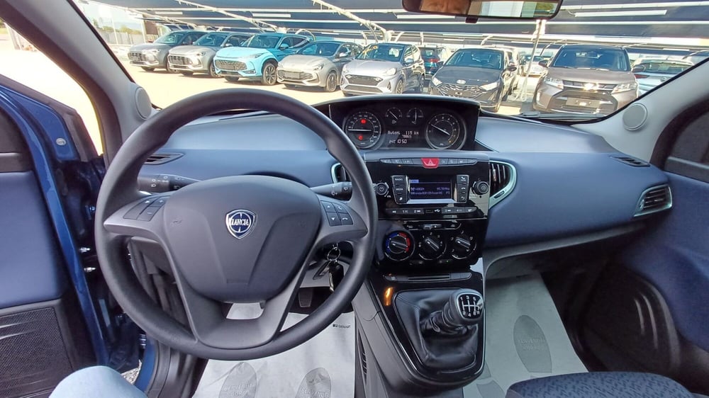 Lancia Ypsilon usata a Padova (16)