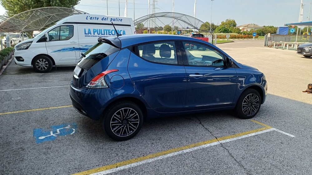 Lancia Ypsilon usata a Padova (5)