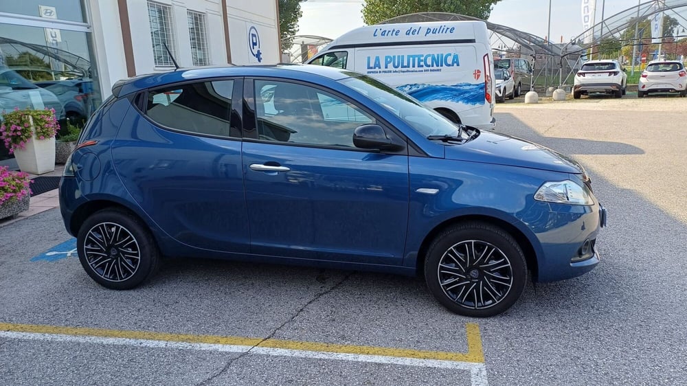 Lancia Ypsilon usata a Padova (6)