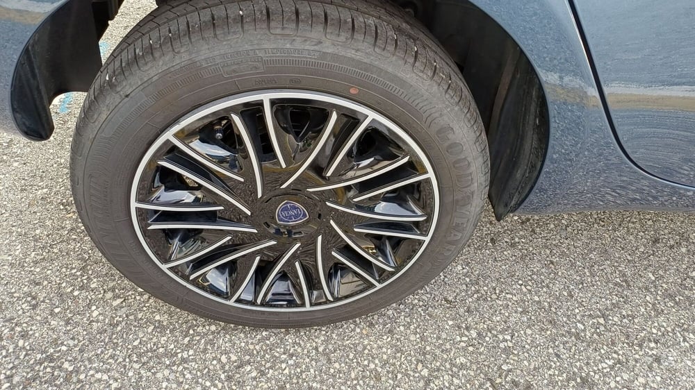 Lancia Ypsilon usata a Padova (7)