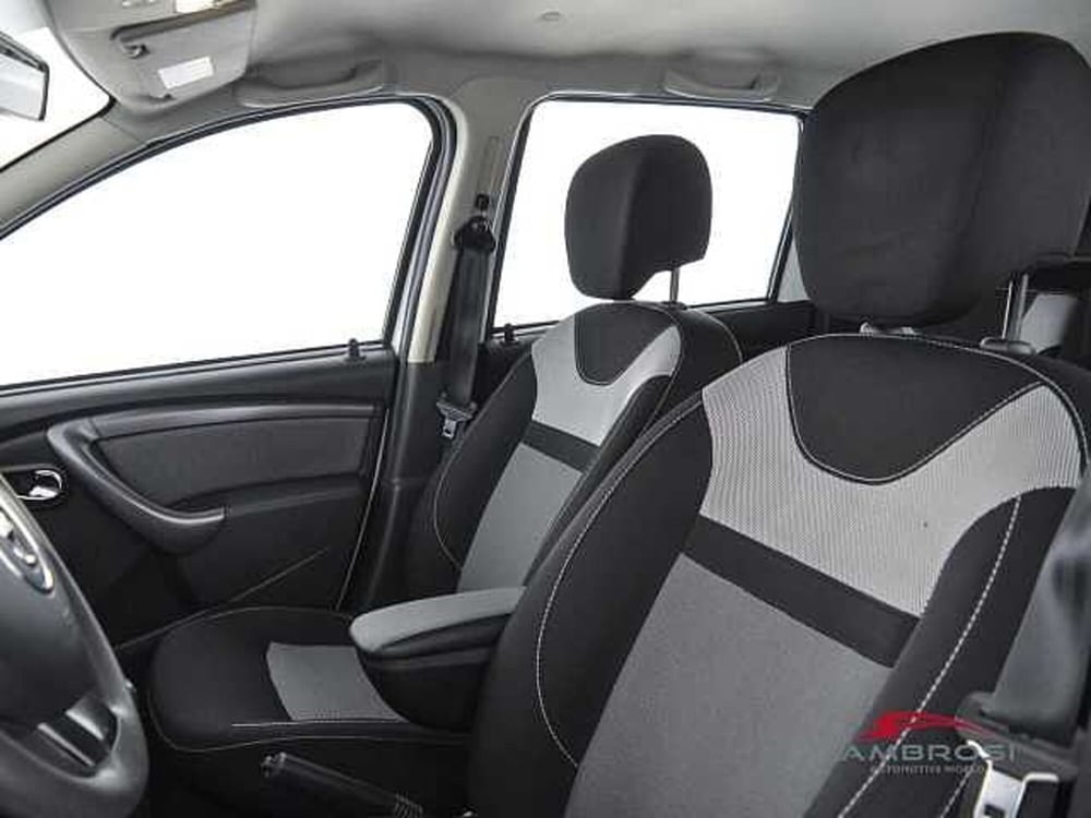 Dacia Duster usata a Viterbo (9)