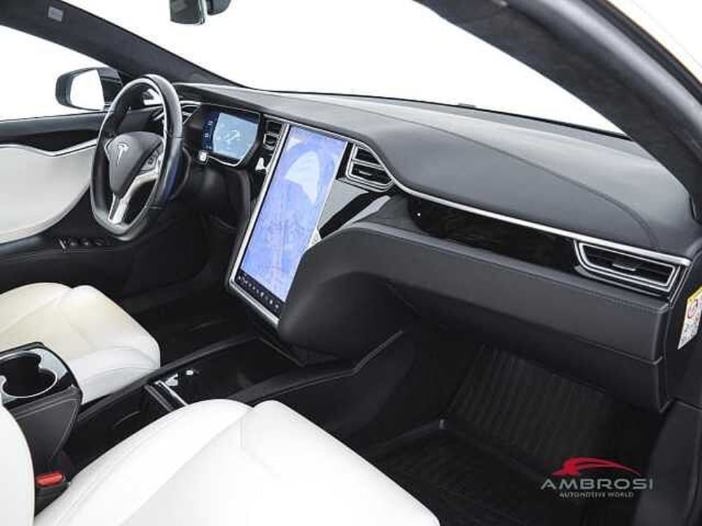 Tesla Model S usata a Viterbo (12)