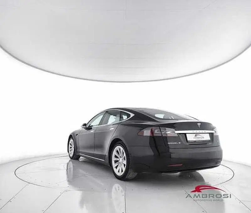 Tesla Model S usata a Viterbo (4)