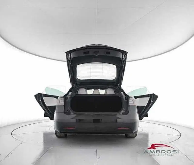 Tesla Model S usata a Viterbo (7)