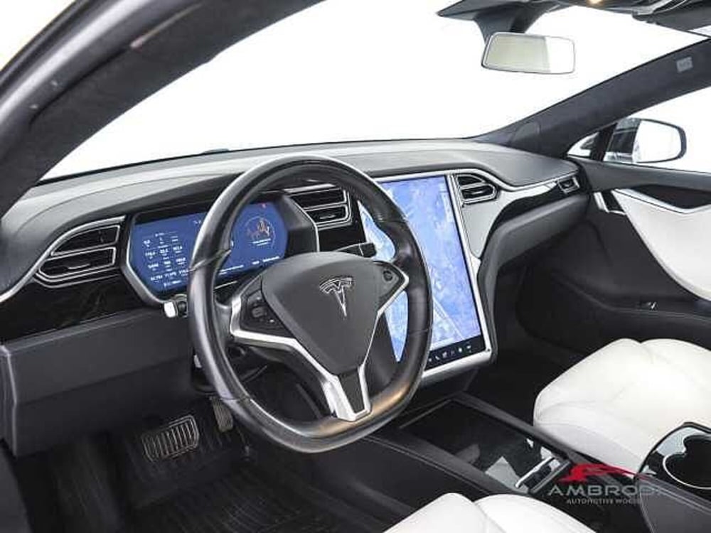 Tesla Model S usata a Viterbo (8)