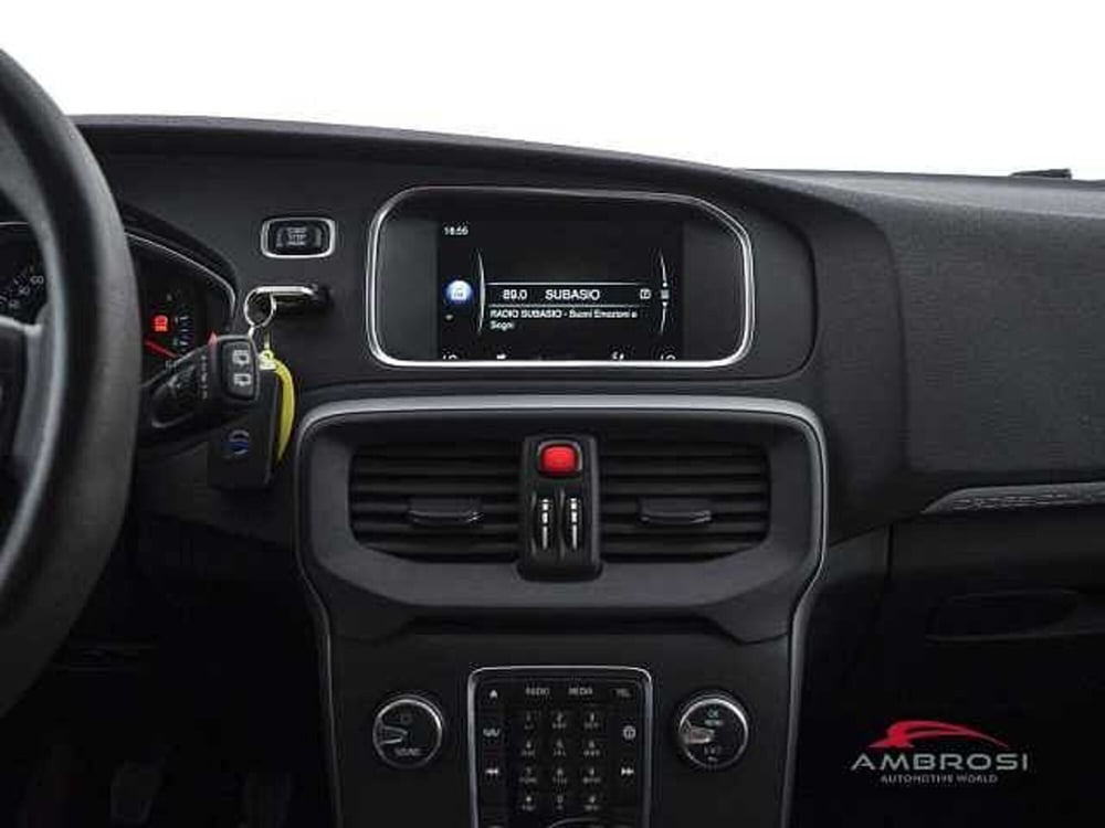Volvo V40 Cross Country usata a Viterbo (18)