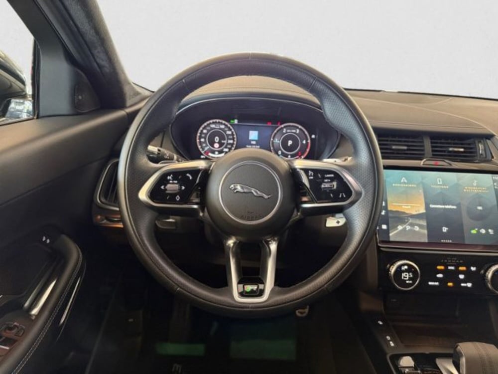 Jaguar E-Pace usata a Livorno (15)