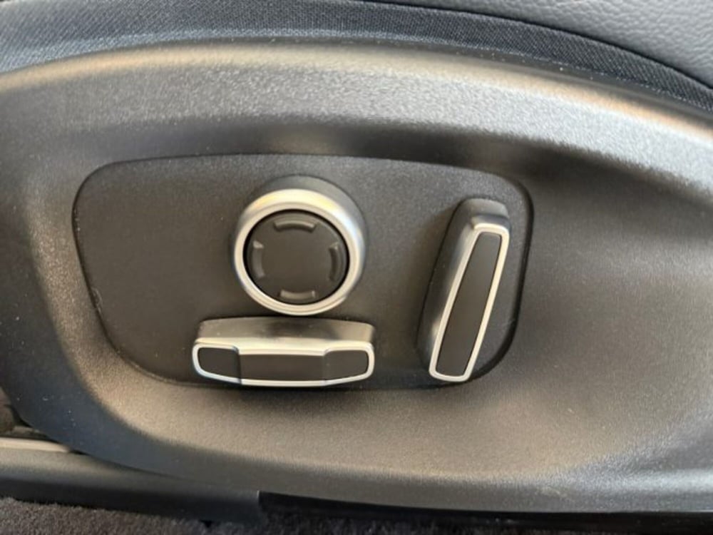 Jaguar E-Pace usata a Livorno (20)