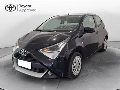 Toyota Aygo 1.0 VVT-i 72 CV 5 porte x-play del 2021 usata a Torino