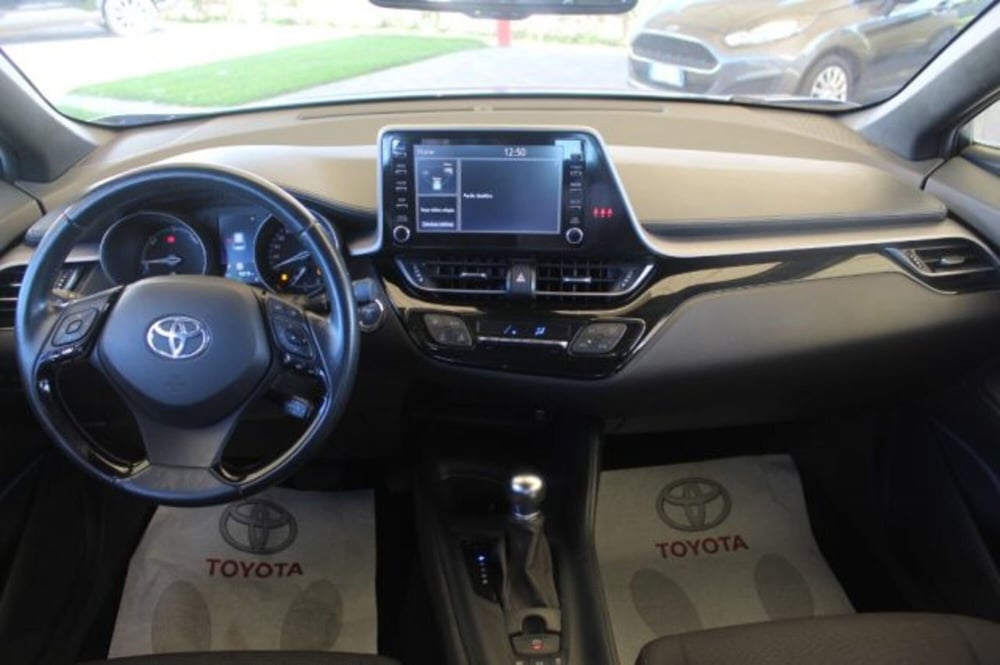 Toyota Toyota C-HR usata a Roma (9)