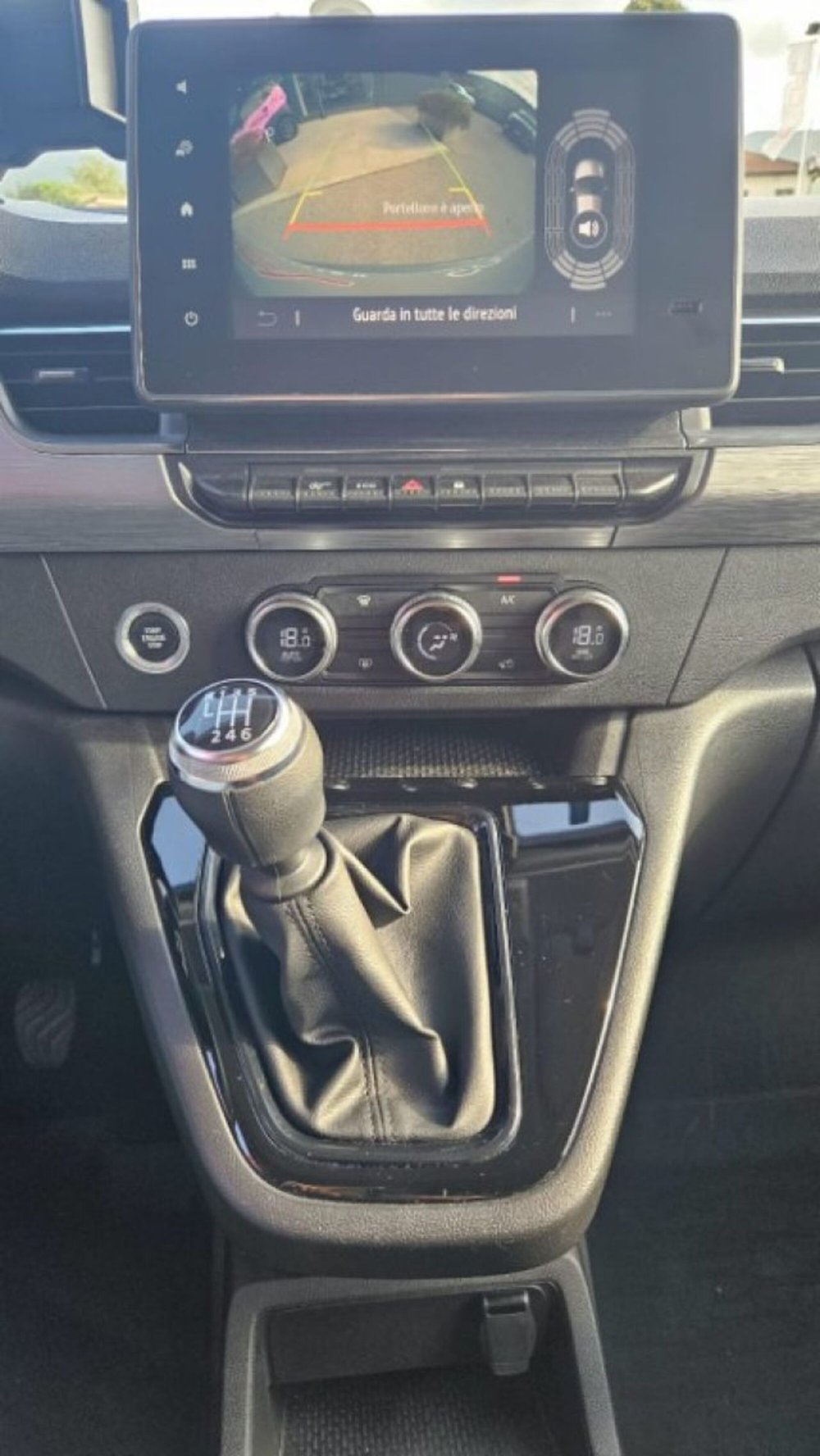 Nissan Townstar usata a Lucca (10)
