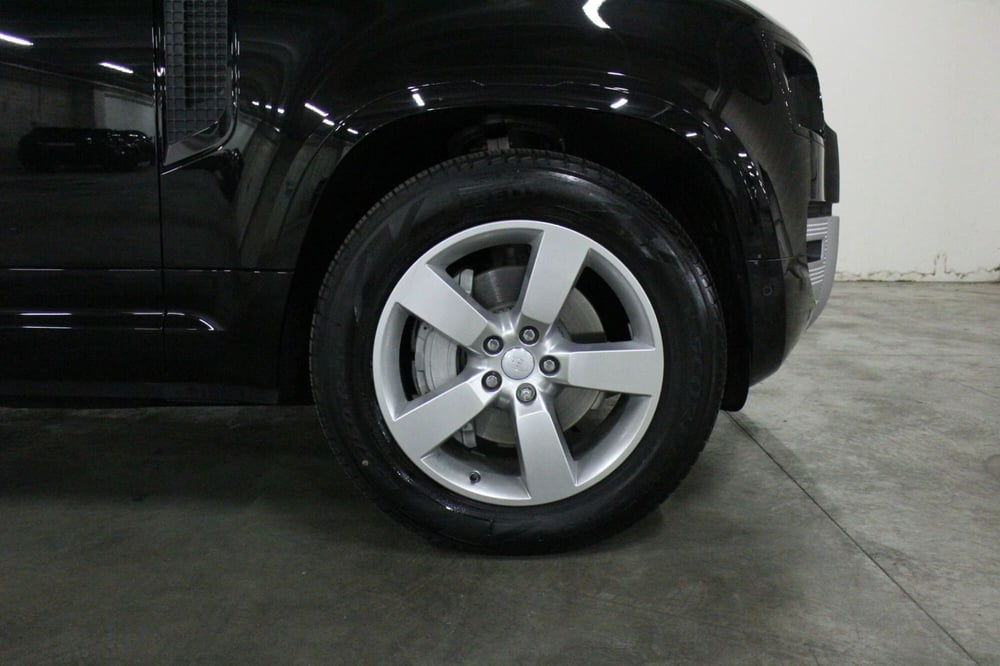 Land Rover Defender usata a Brescia (9)