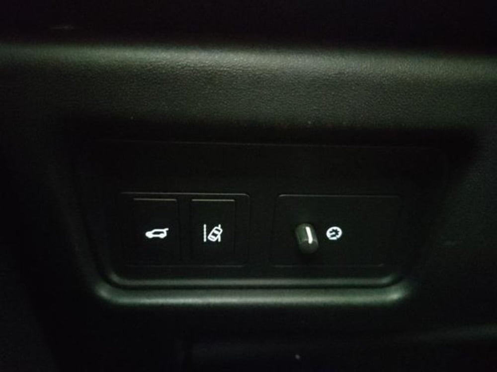 Land Rover Discovery Sport usata a Modena (12)