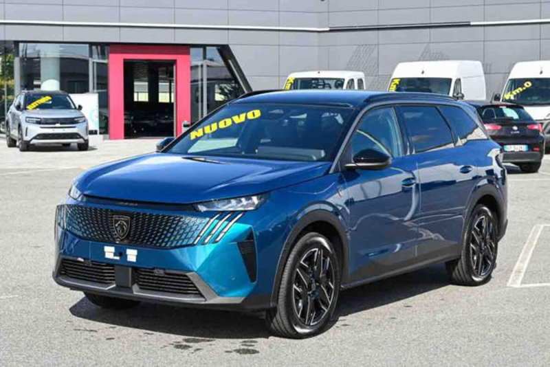 Peugeot 5008 nuova a Torino