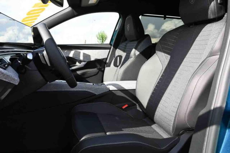 Peugeot 5008 nuova a Torino (11)