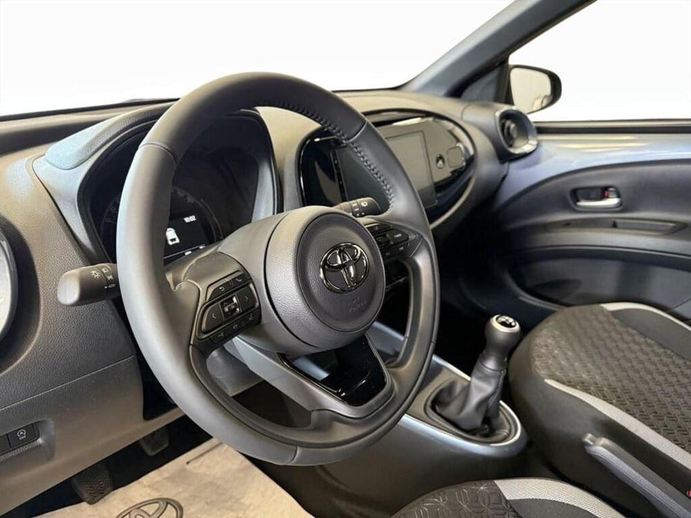 Toyota Aygo X nuova a Monza e Brianza (11)