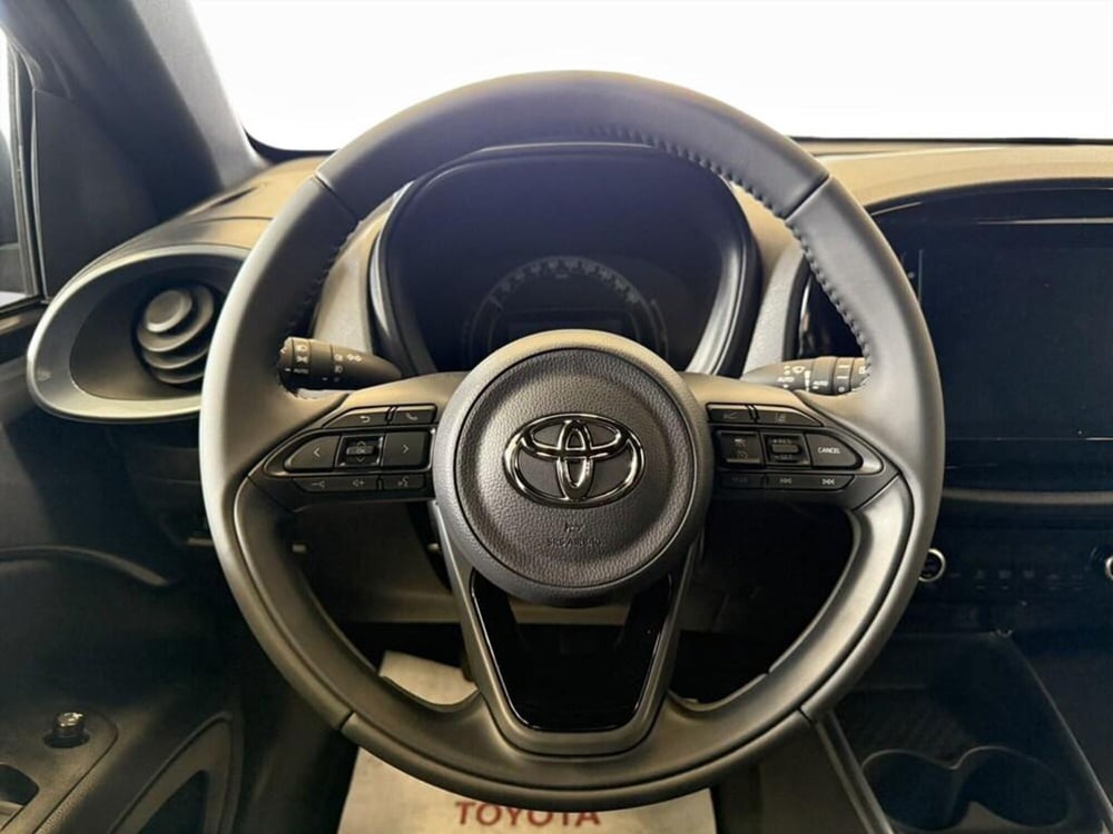 Toyota Aygo X nuova a Monza e Brianza (7)