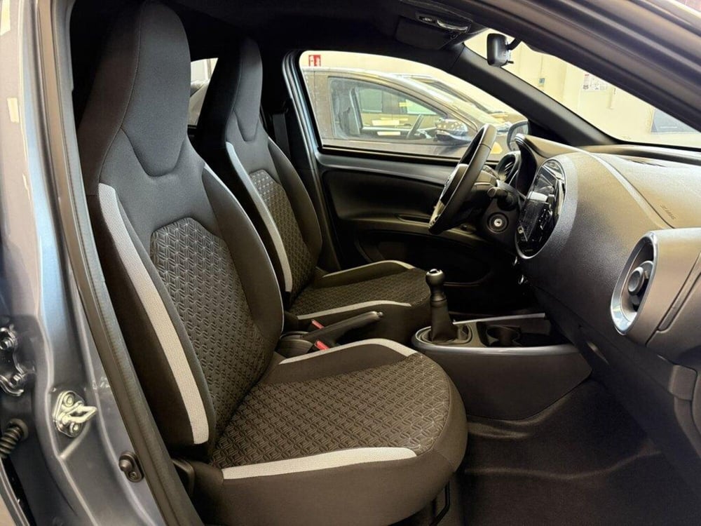 Toyota Aygo X nuova a Monza e Brianza (9)