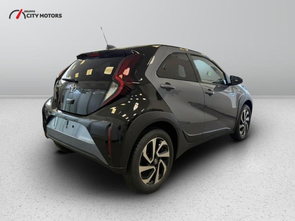 Toyota Aygo X nuova a Monza e Brianza (4)