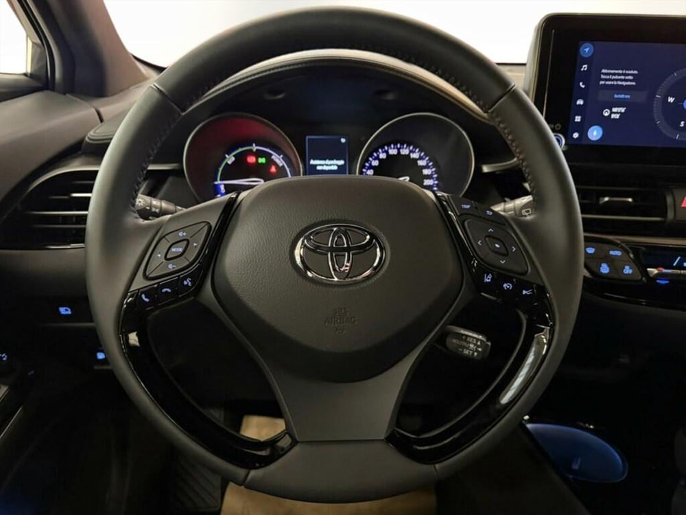 Toyota Toyota C-HR nuova a Monza e Brianza (7)