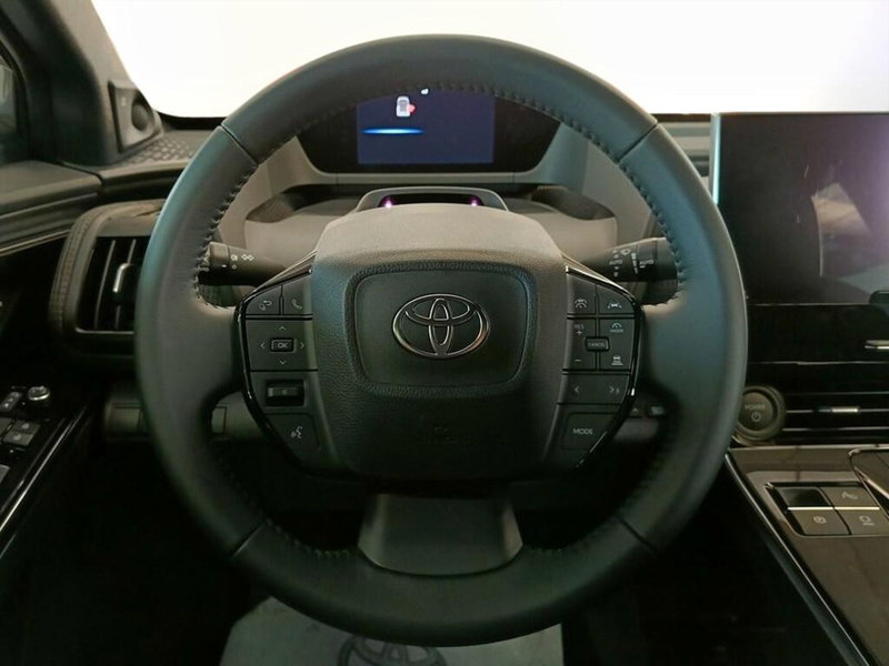 Toyota bZ4X nuova a Monza e Brianza (7)