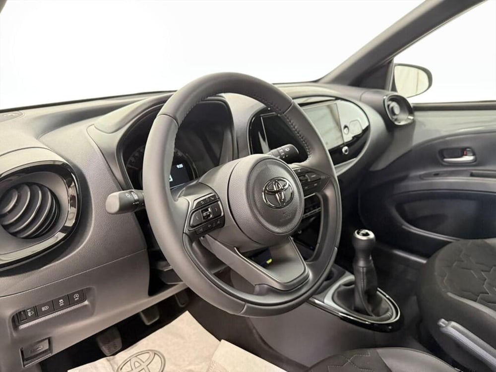 Toyota Aygo X nuova a Monza e Brianza (11)