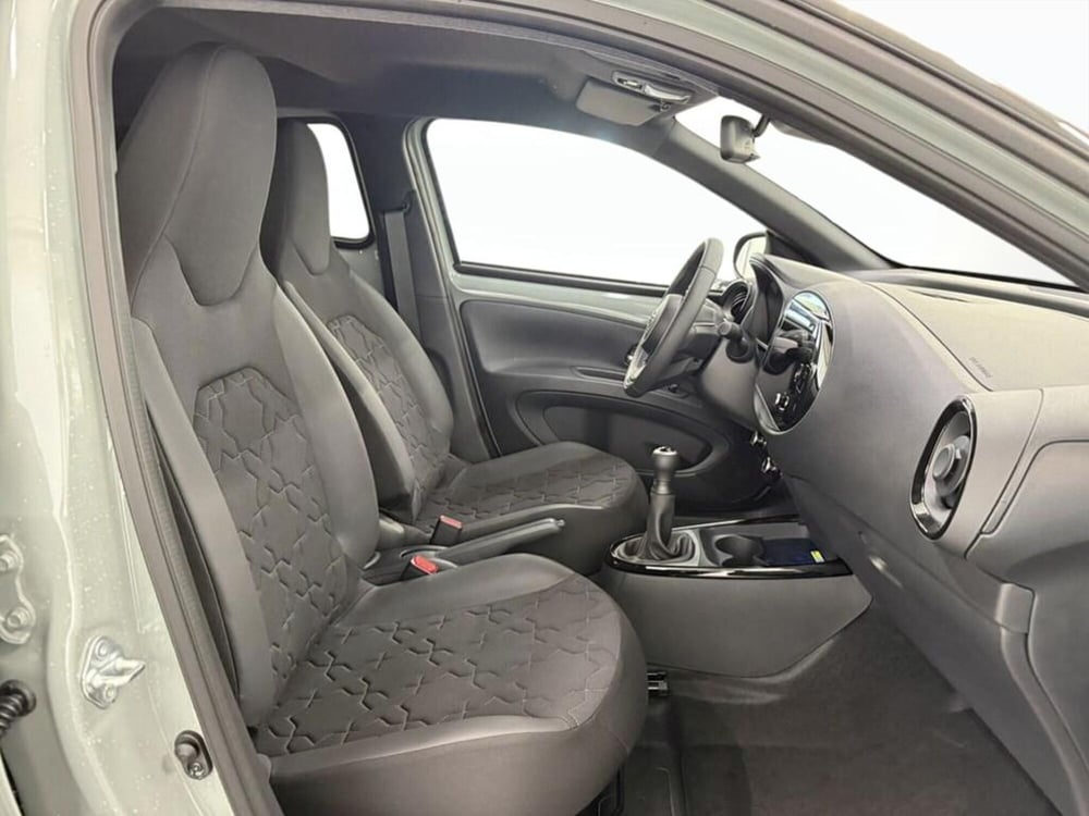 Toyota Aygo X nuova a Monza e Brianza (9)