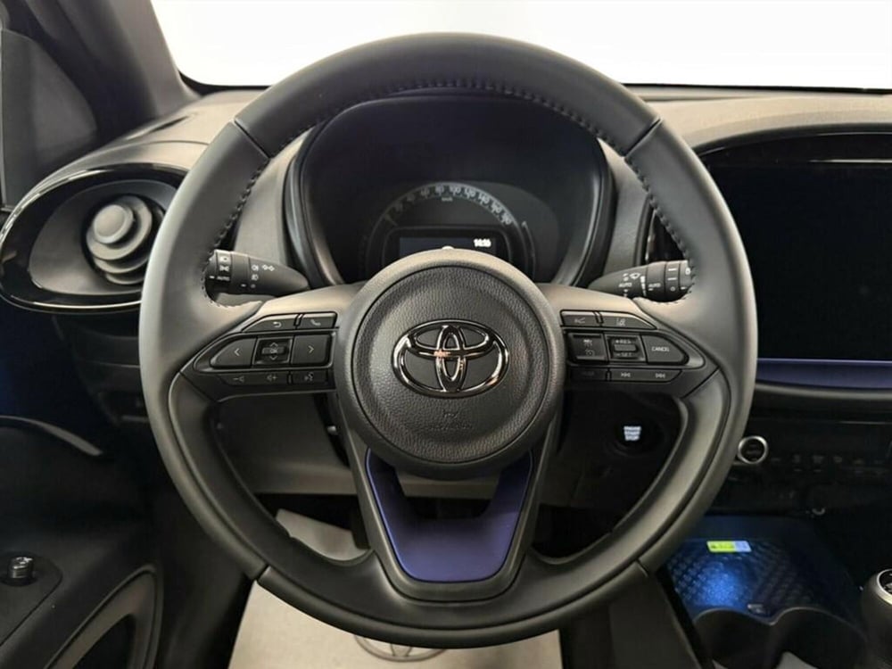 Toyota Aygo X nuova a Monza e Brianza (7)