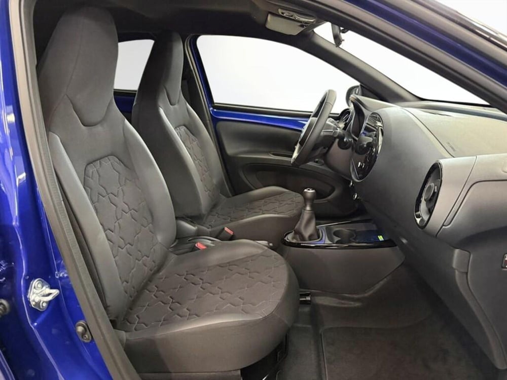 Toyota Aygo X nuova a Monza e Brianza (9)