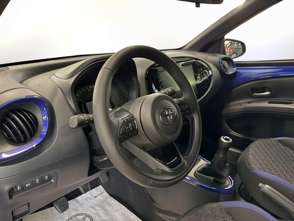 Toyota Aygo X nuova a Monza e Brianza (11)