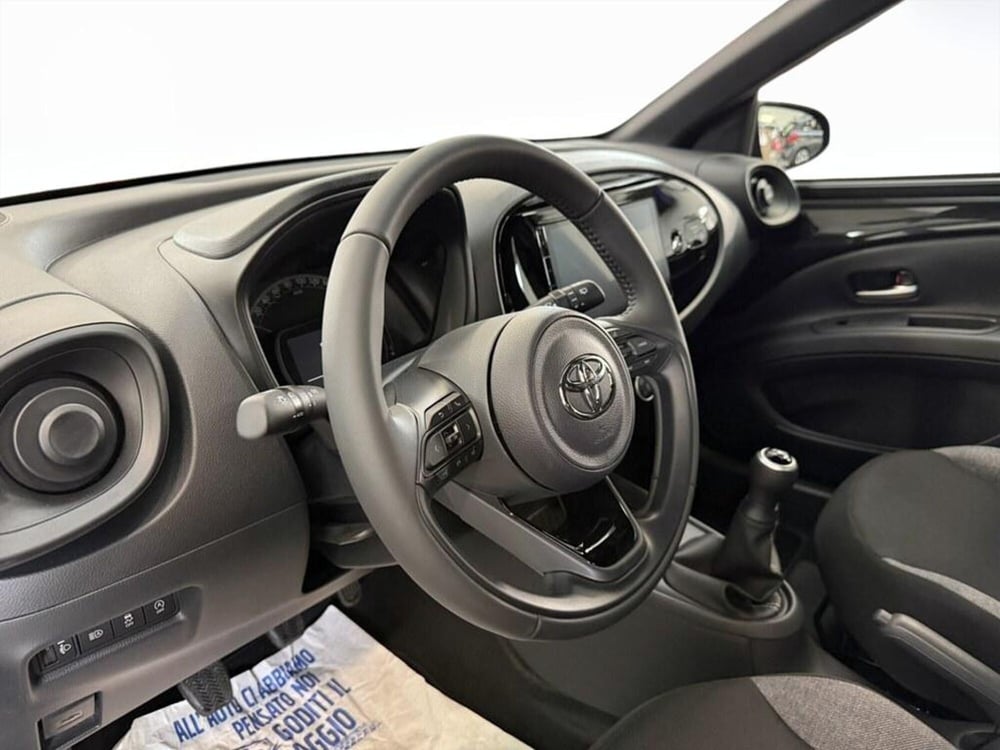Toyota Aygo X nuova a Monza e Brianza (11)