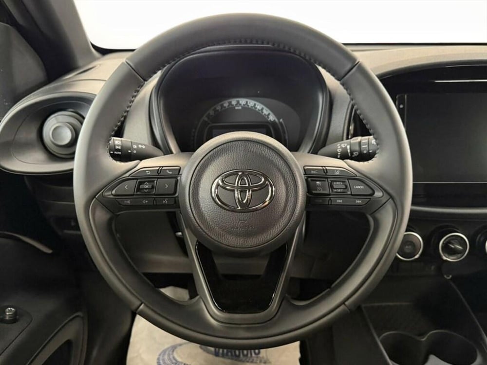 Toyota Aygo X nuova a Monza e Brianza (7)