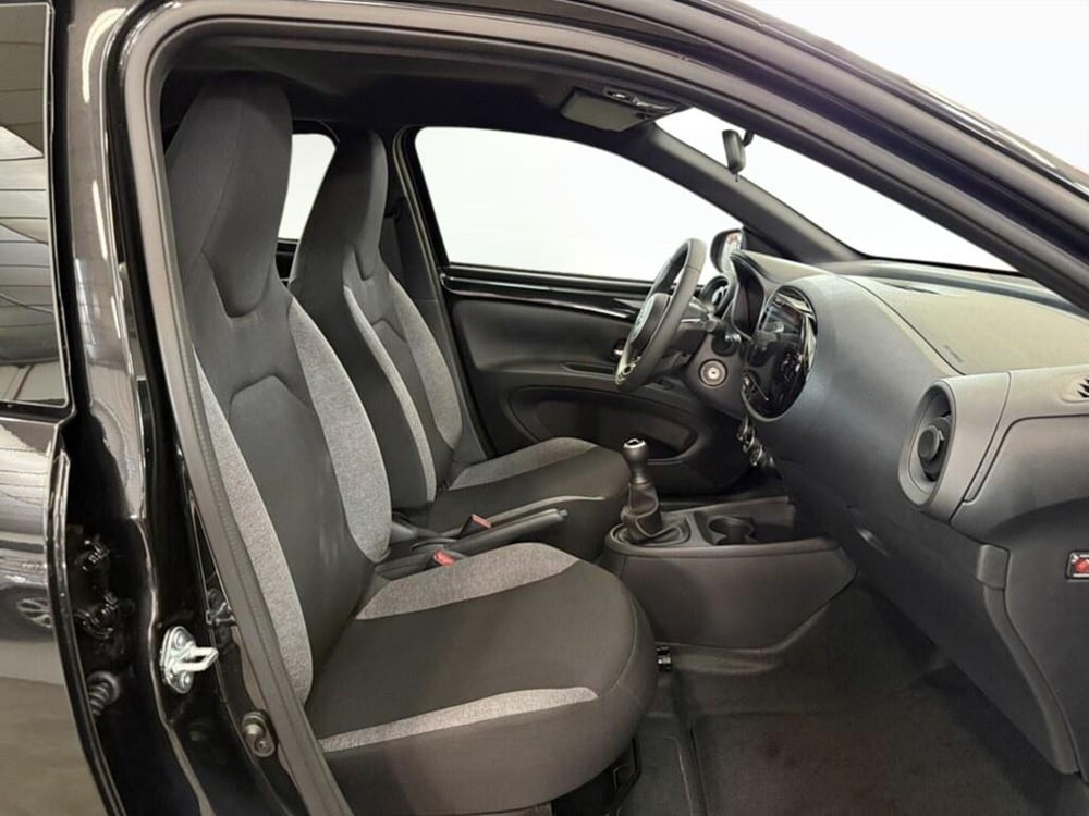 Toyota Aygo X nuova a Monza e Brianza (9)