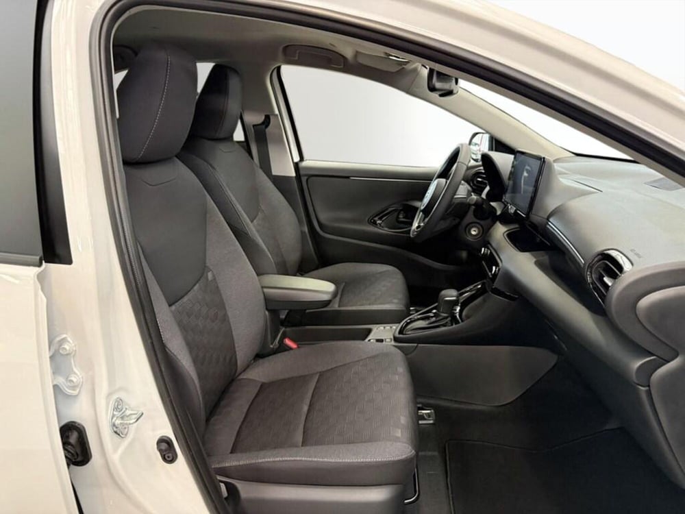 Toyota Yaris Cross nuova a Monza e Brianza (9)