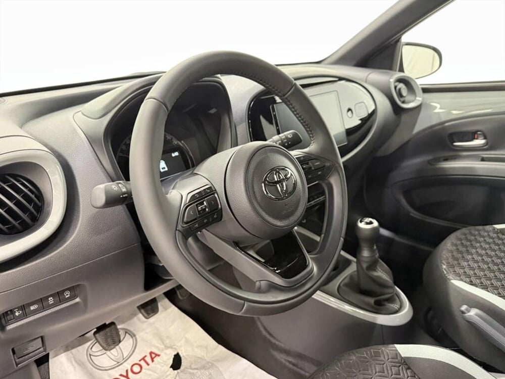 Toyota Aygo X nuova a Monza e Brianza (11)