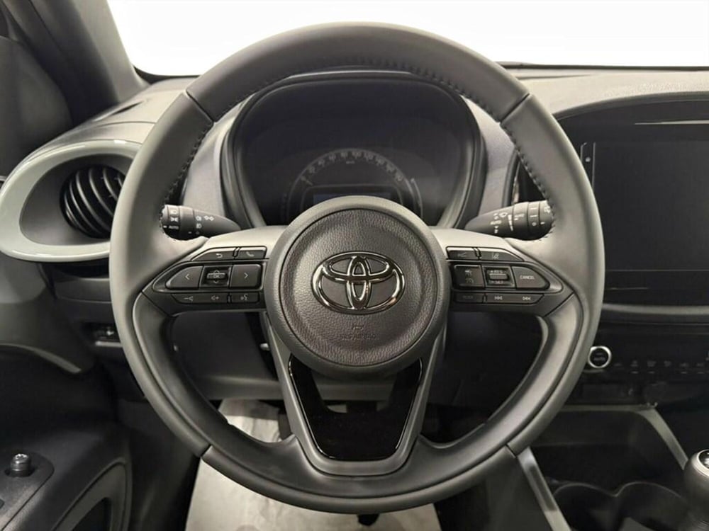 Toyota Aygo X nuova a Monza e Brianza (7)