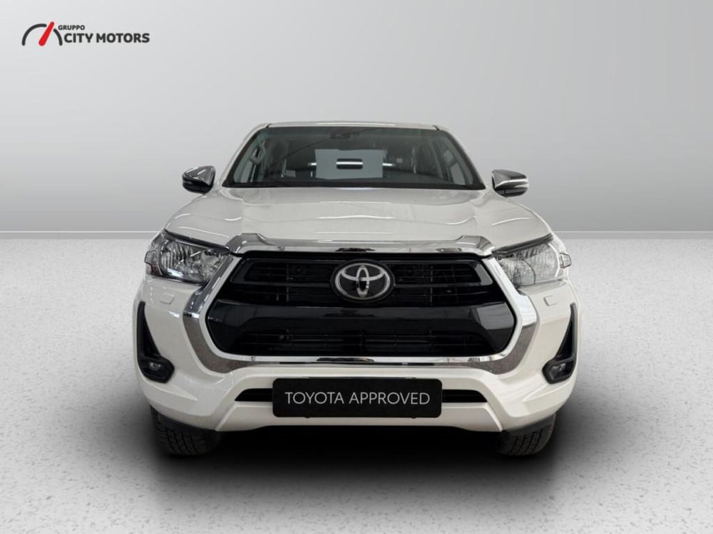 Toyota Hilux nuova a Monza e Brianza (2)