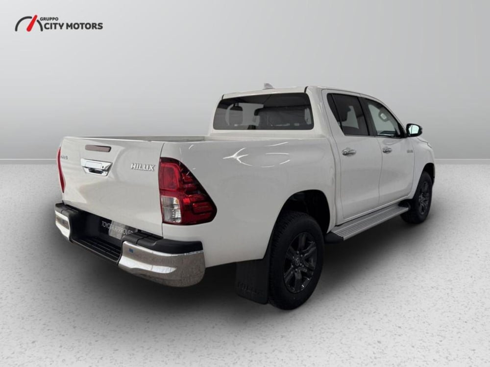 Toyota Hilux nuova a Monza e Brianza (6)