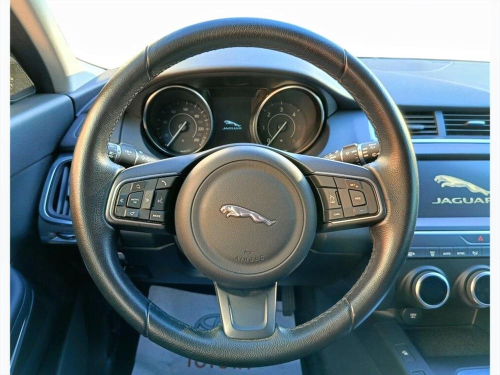 Jaguar E-Pace usata a Monza e Brianza (7)