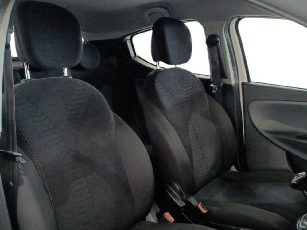 Lancia Ypsilon usata a Catania (10)