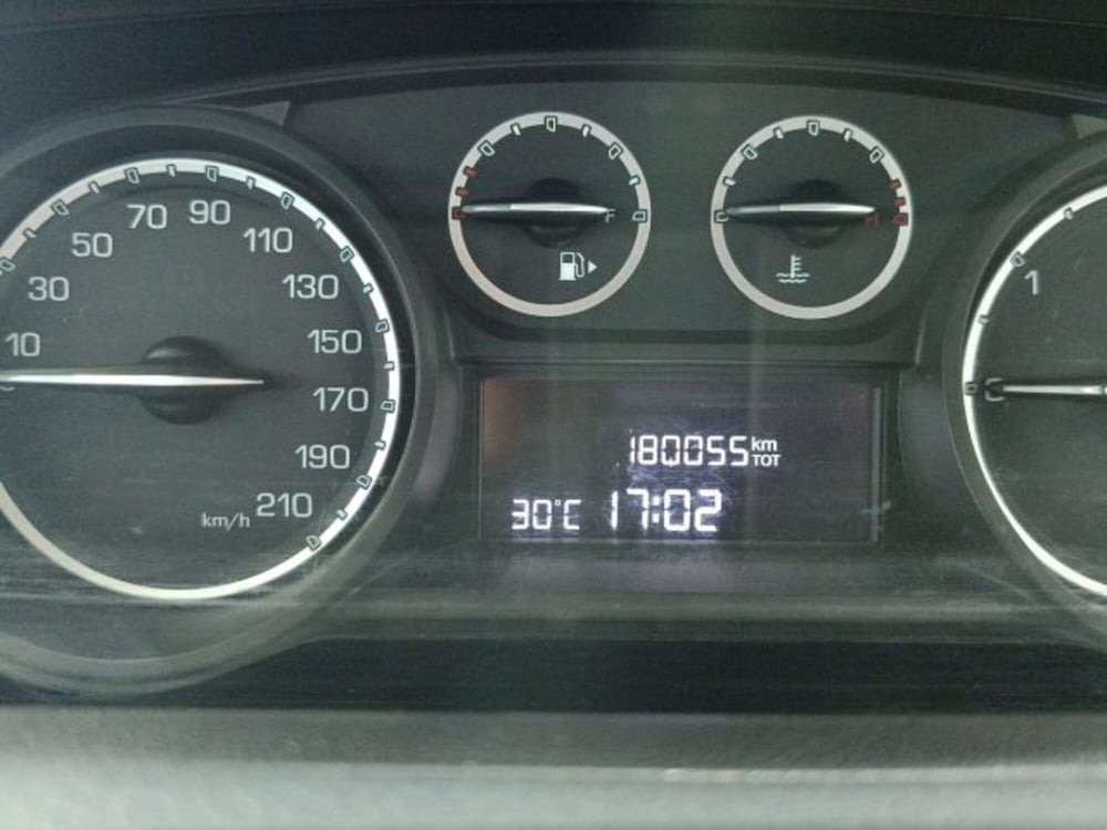 Lancia Ypsilon usata a Catania (15)