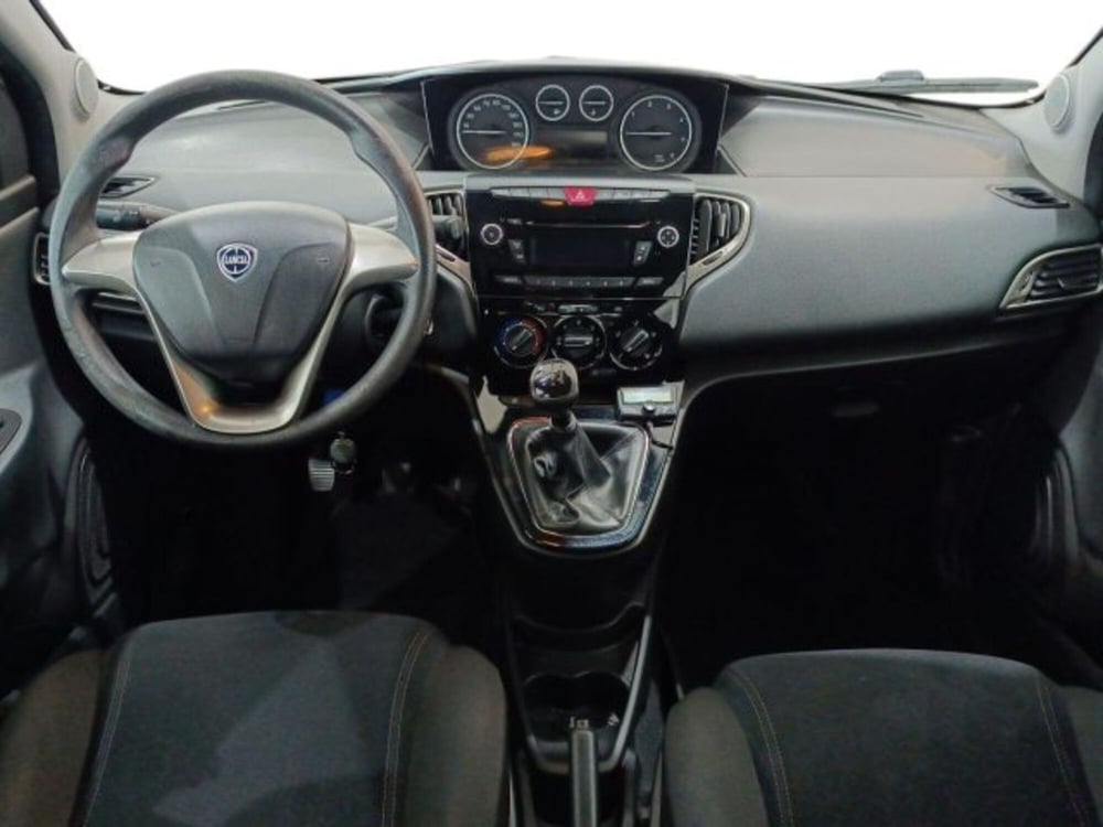 Lancia Ypsilon usata a Catania (7)