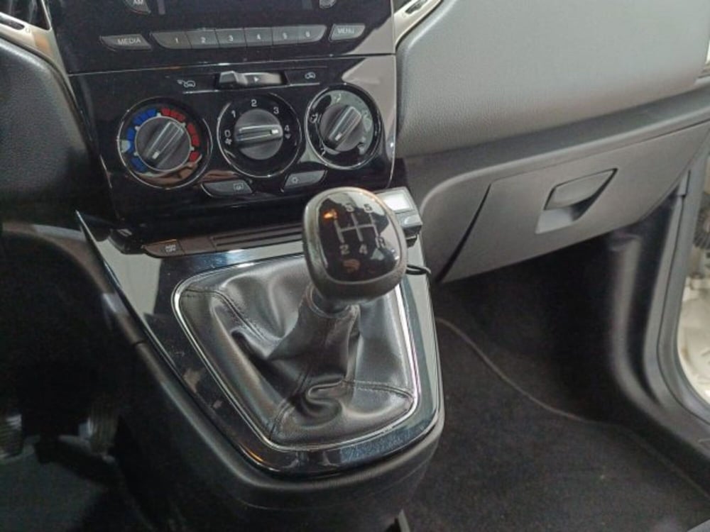 Lancia Ypsilon usata a Catania (8)