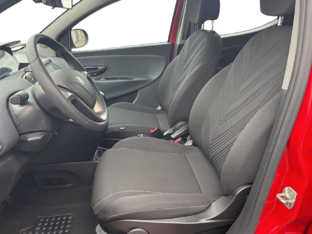 Lancia Ypsilon usata a Torino (10)