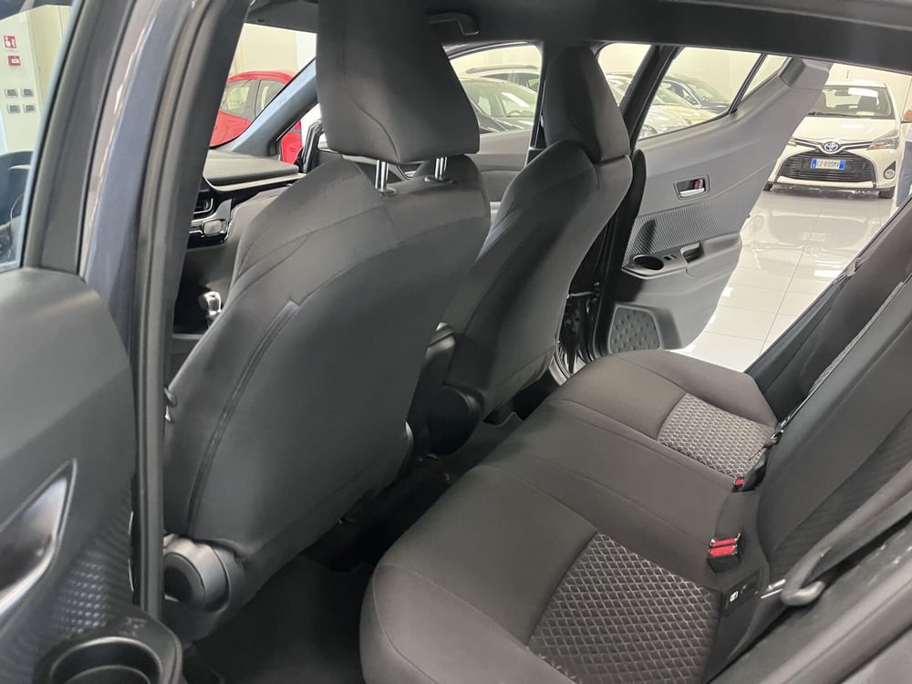 Toyota Toyota C-HR usata a Prato (10)