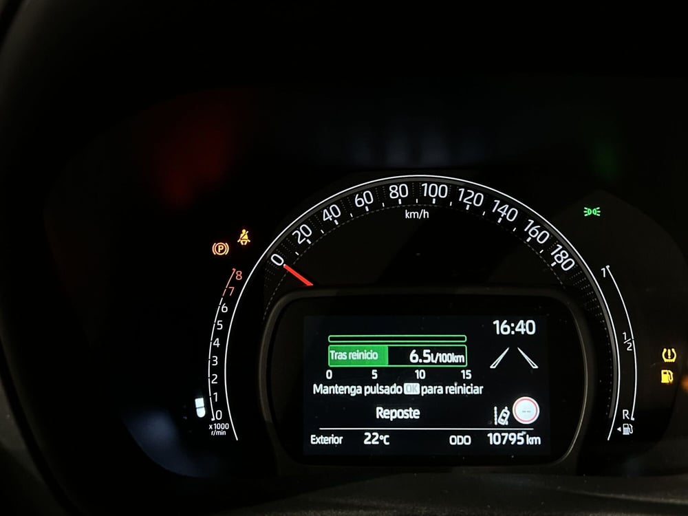 Toyota Aygo X usata a Milano (9)