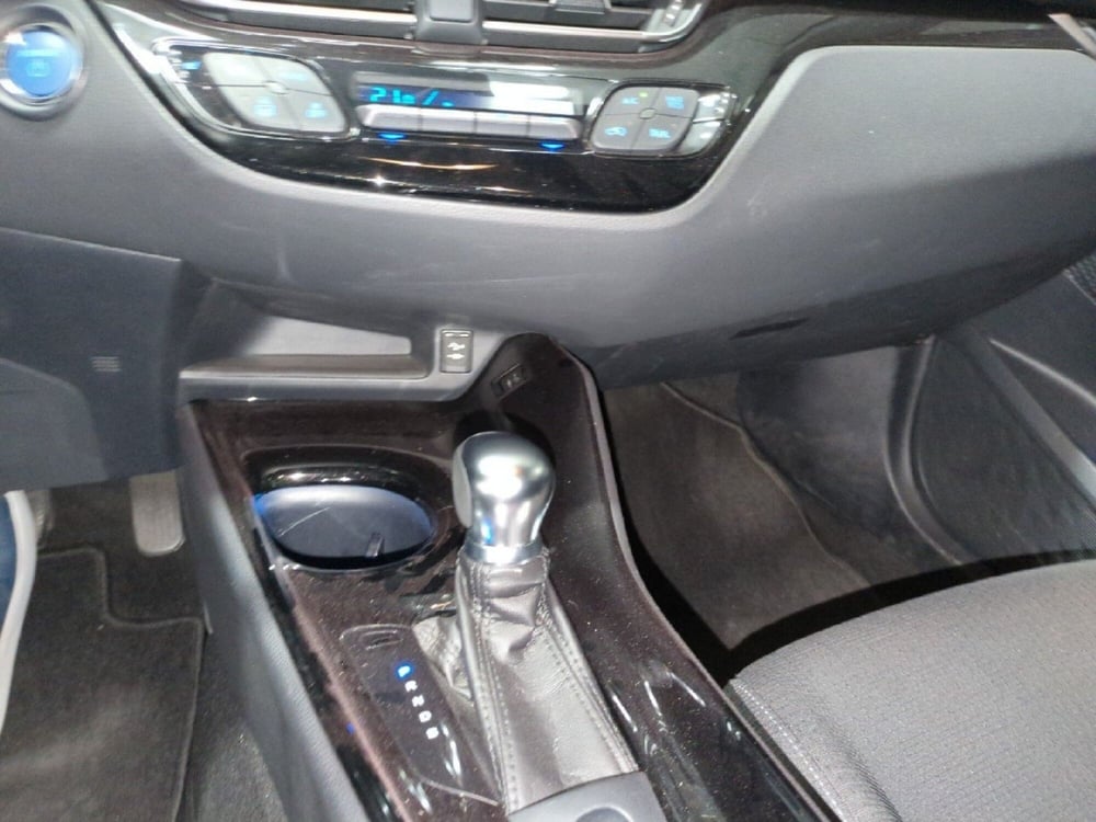 Toyota Toyota C-HR usata a Milano (16)